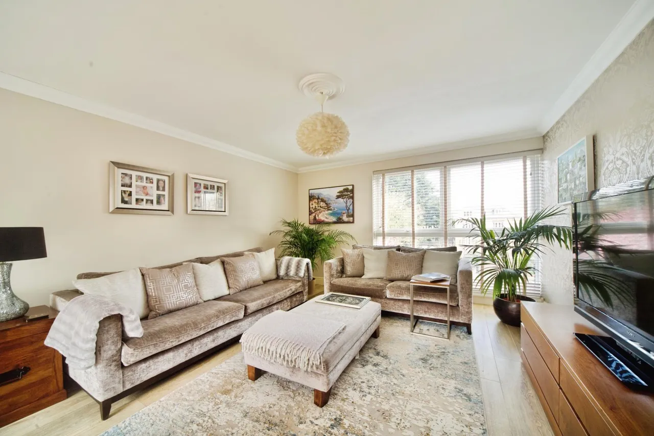 Village Road, Enfield, EN1, photo 9