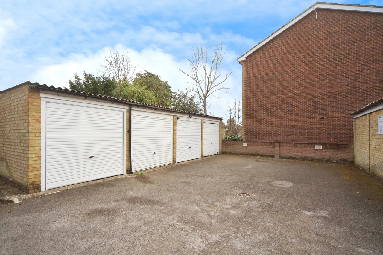 Village Road, Enfield, EN1, photo 17