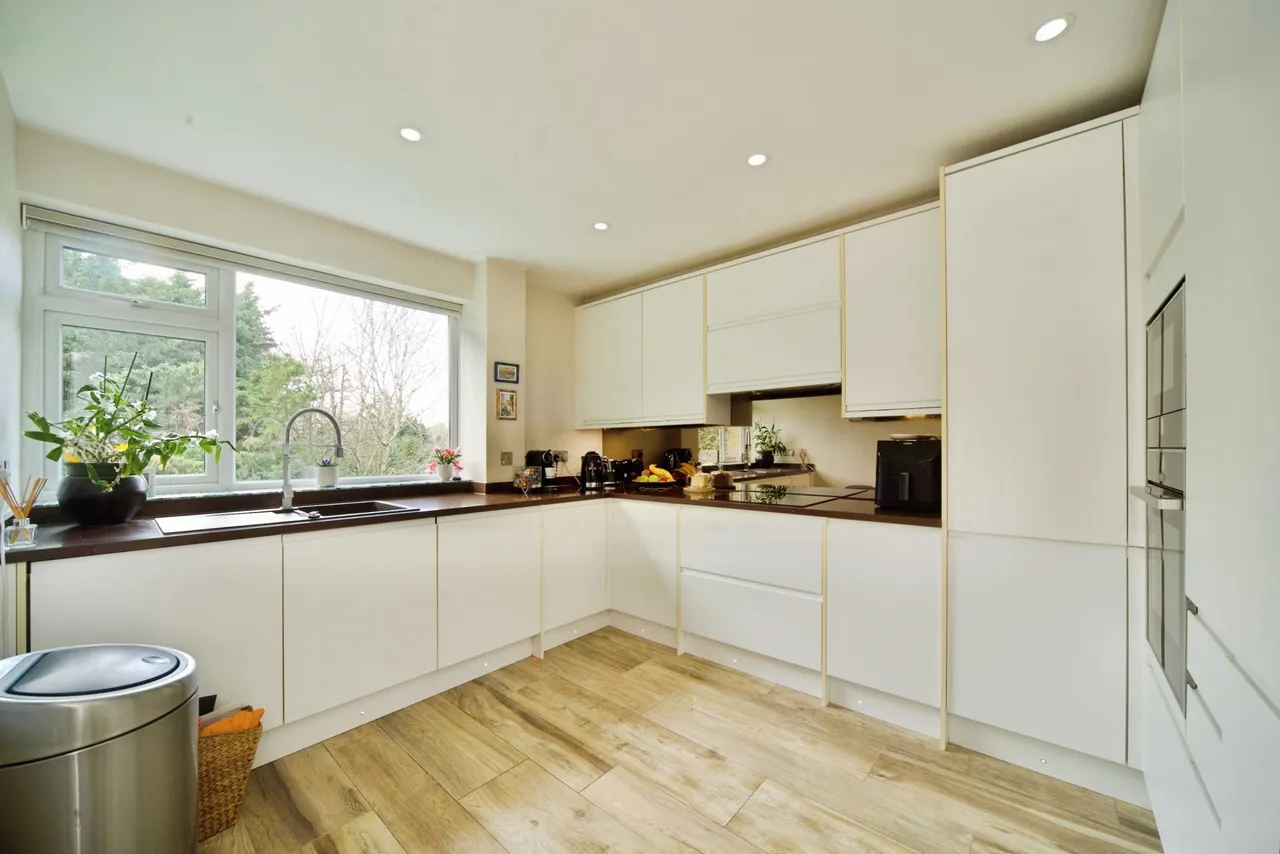 Village Road, Enfield, EN1, photo 6