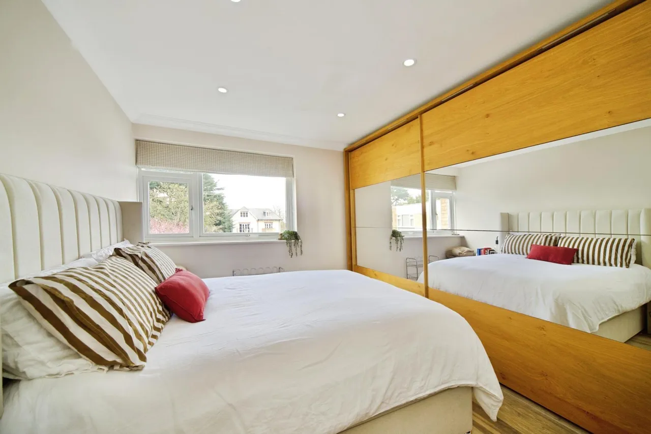 Village Road, Enfield, EN1, photo 13