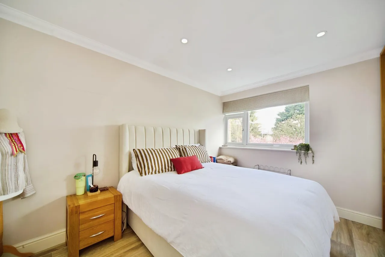 Village Road, Enfield, EN1, photo 14