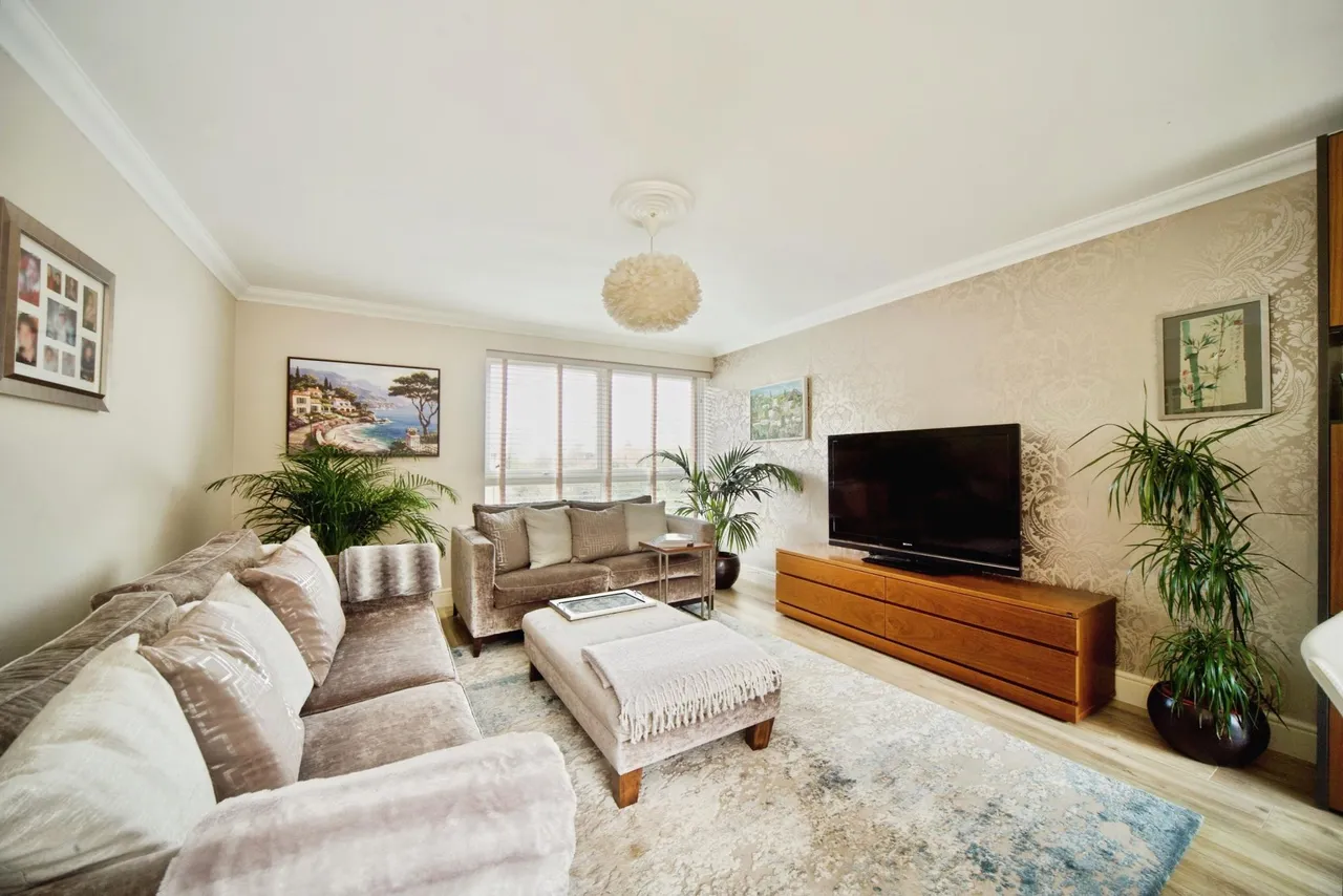 Village Road, Enfield, EN1, photo 5