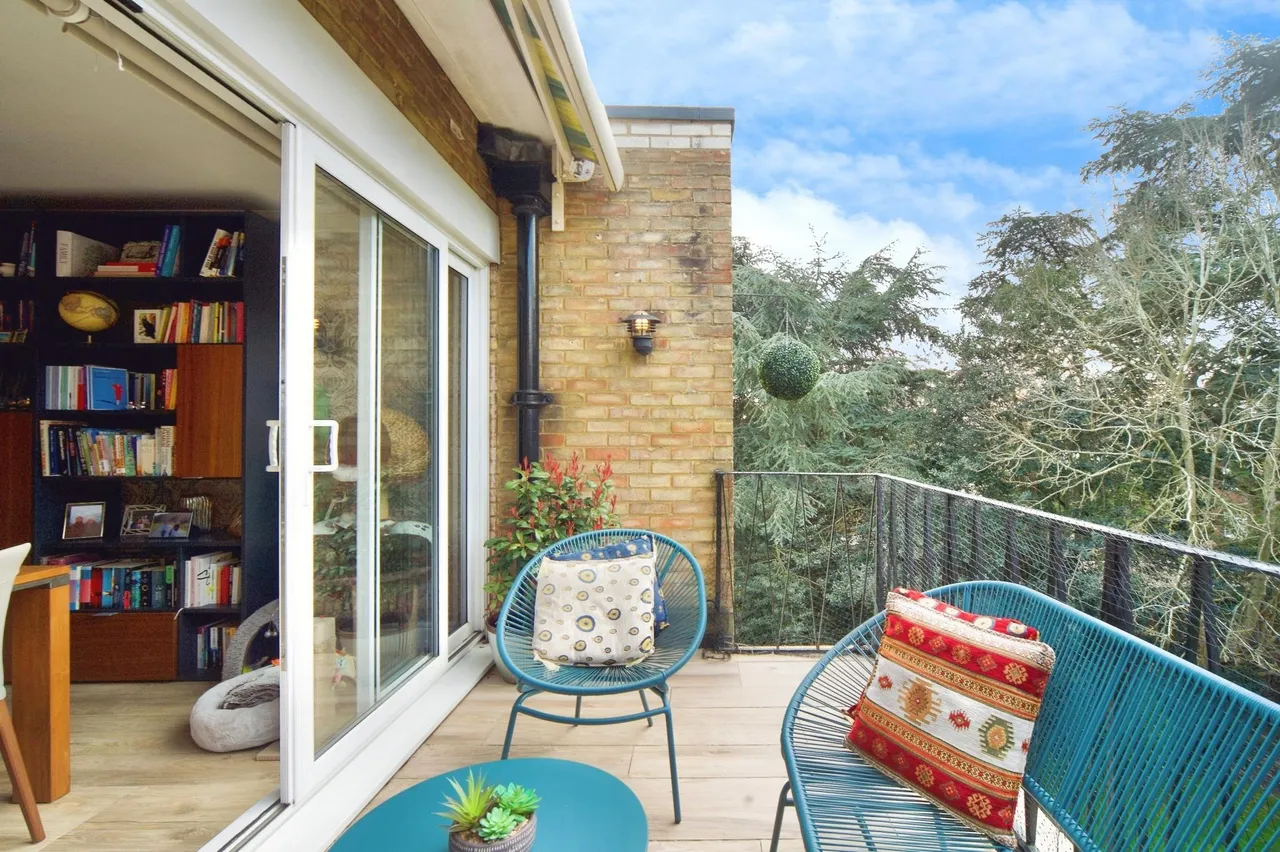 Village Road, Enfield, EN1, photo 4