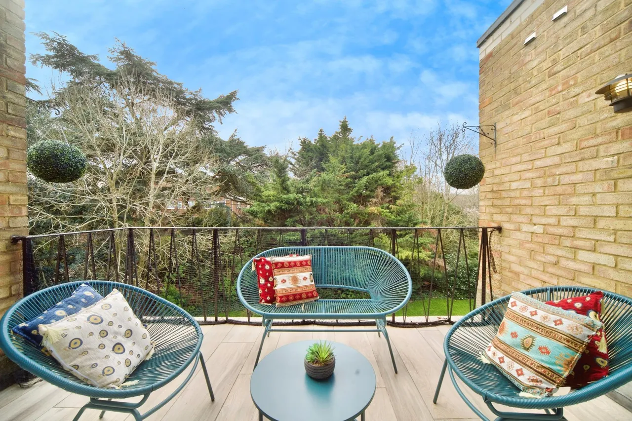 Village Road, Enfield, EN1, photo 16