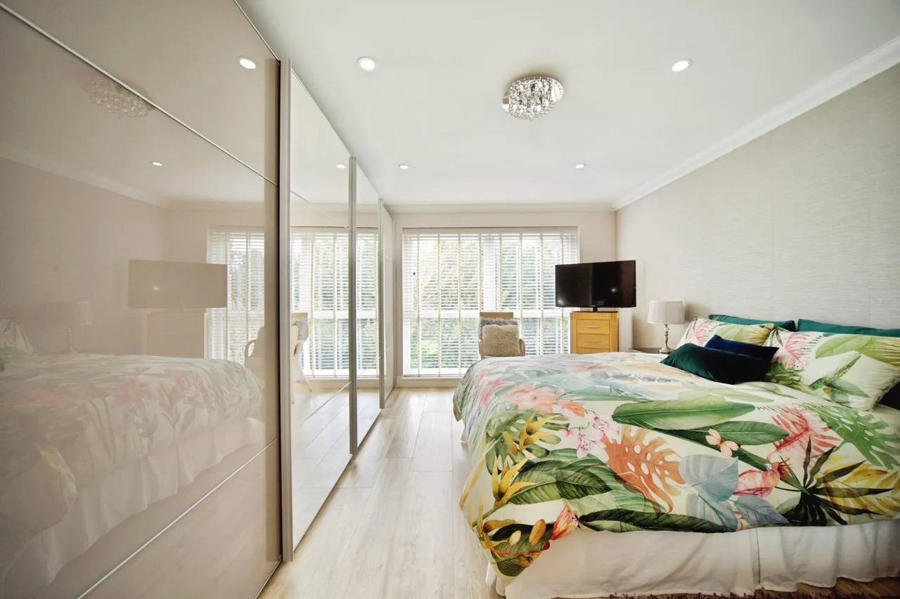 Village Road, Enfield, EN1, photo 12