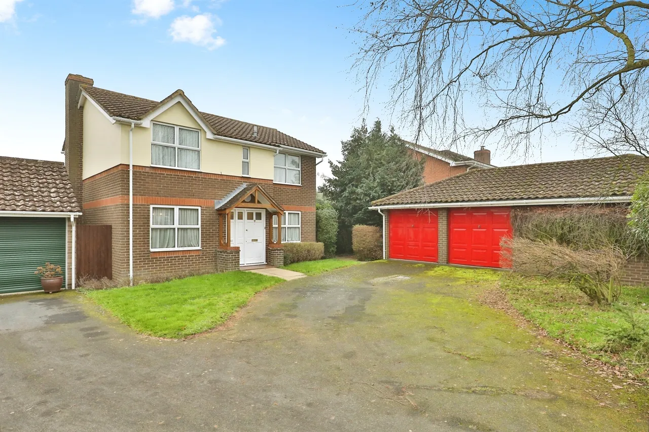 4 bed house for sale — Barnham Broom Road, Wymondham