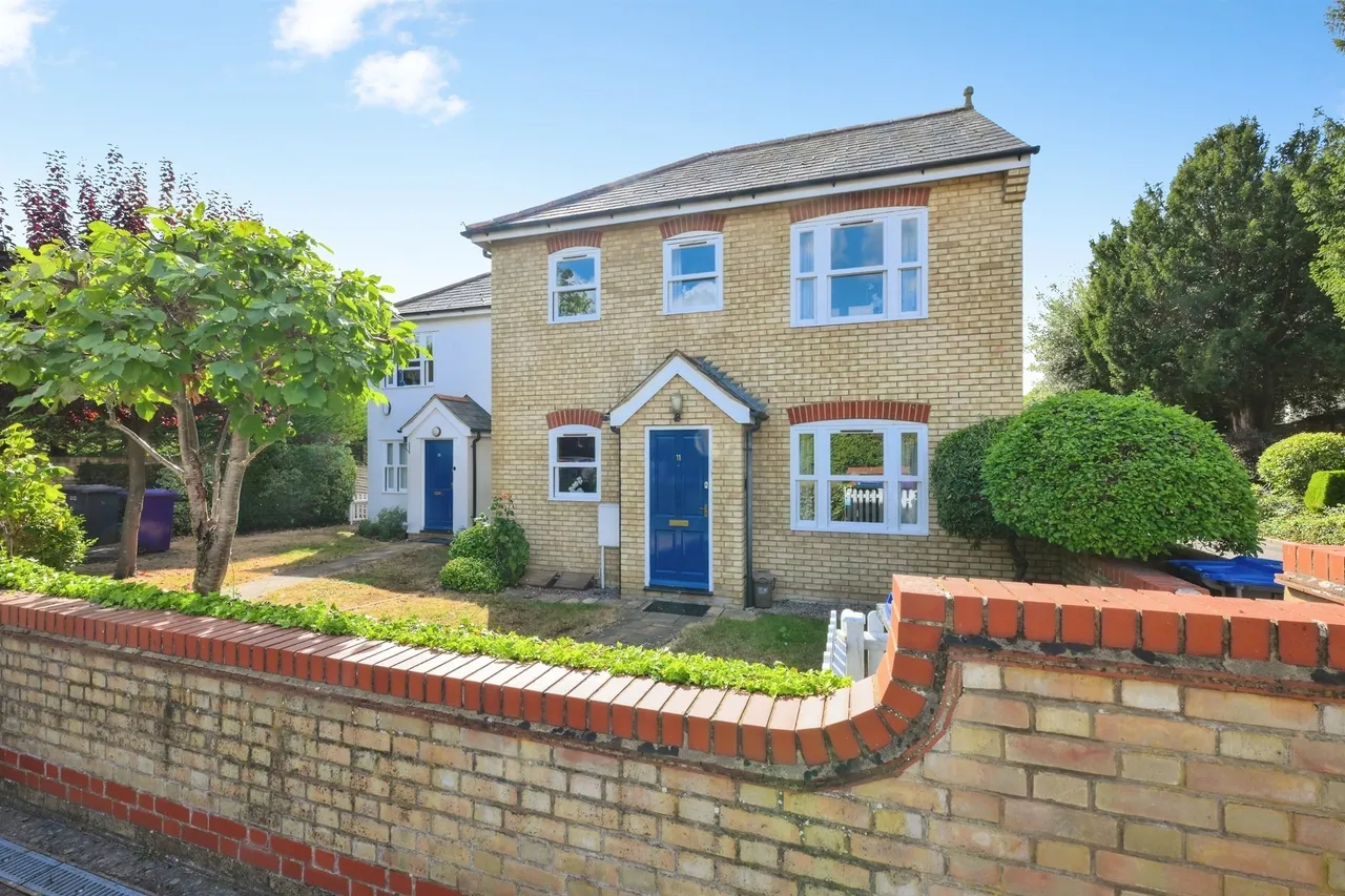 2 bed flat for sale — Cardinals Gate, Royston