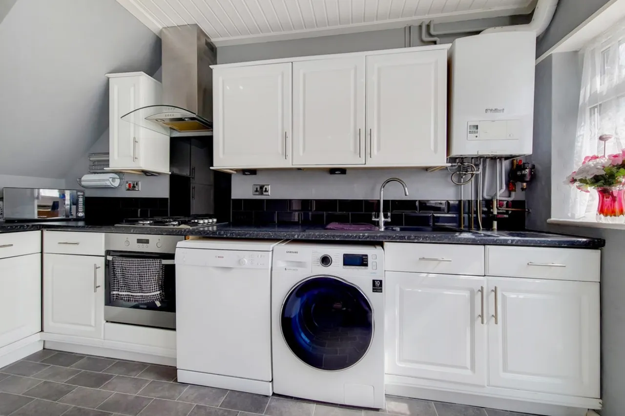Sandy Lane, Mitcham, London, photo 6