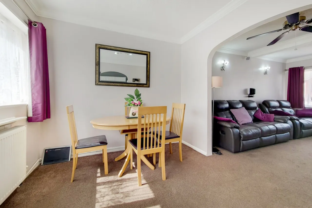 Sandy Lane, Mitcham, London, photo 5