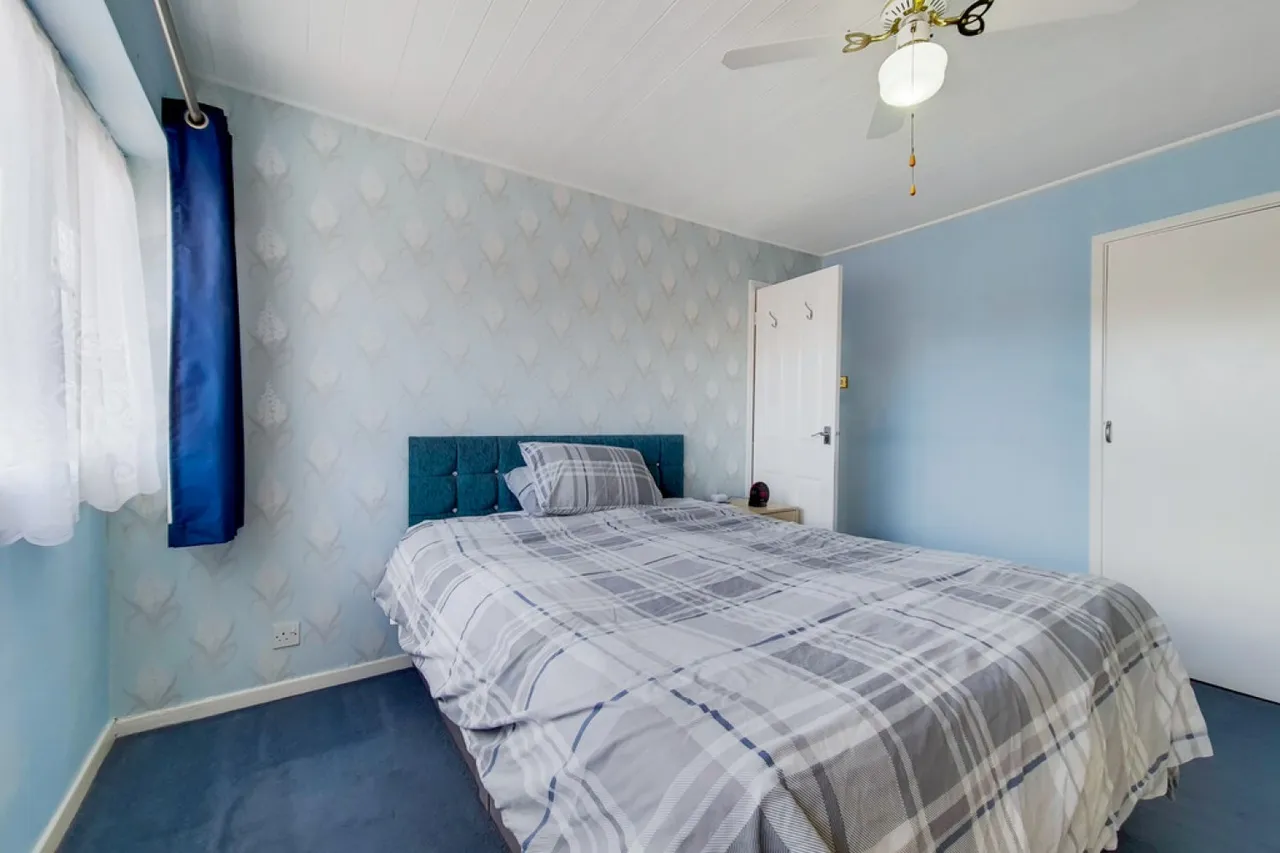 Sandy Lane, Mitcham, London, photo 11