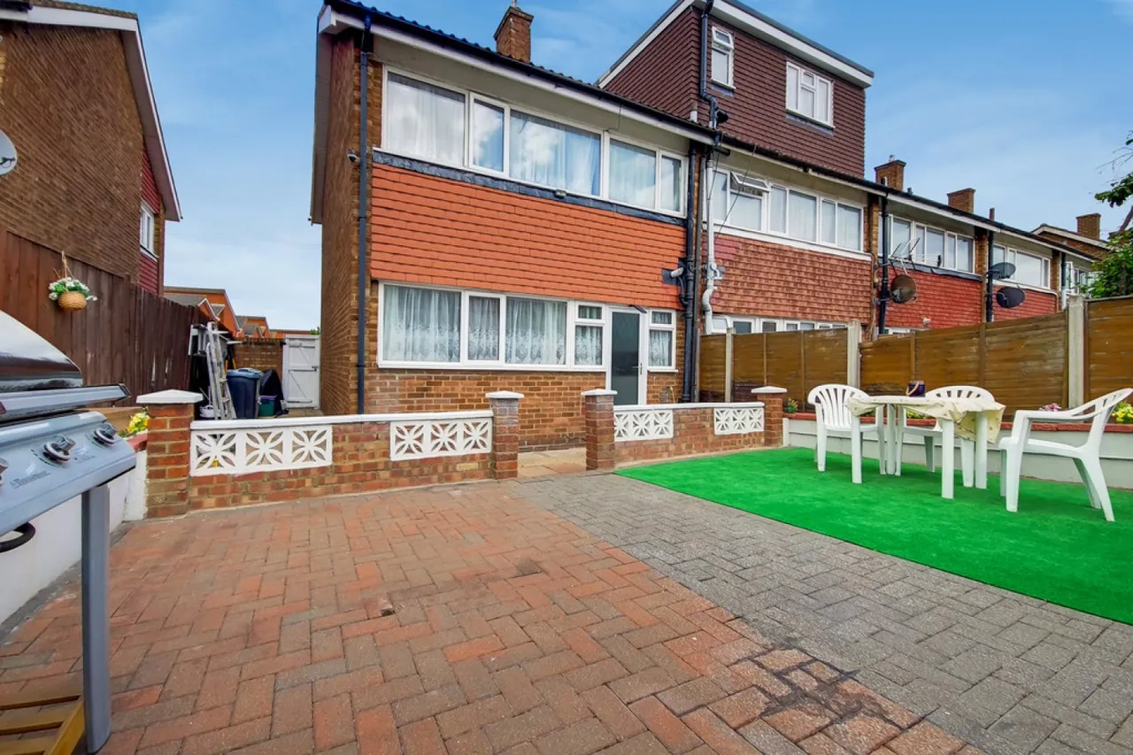 Sandy Lane, Mitcham, London, photo 9