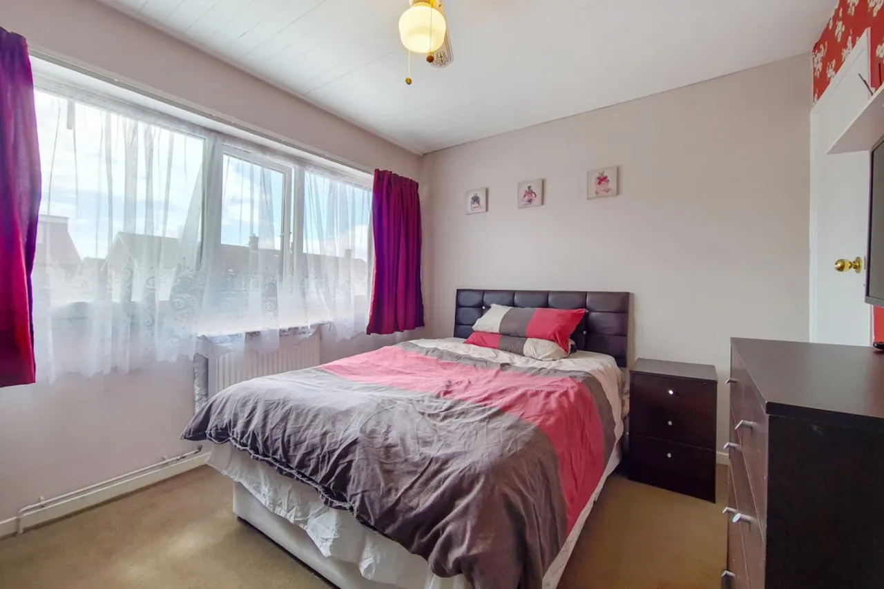 Sandy Lane, Mitcham, London, photo 12