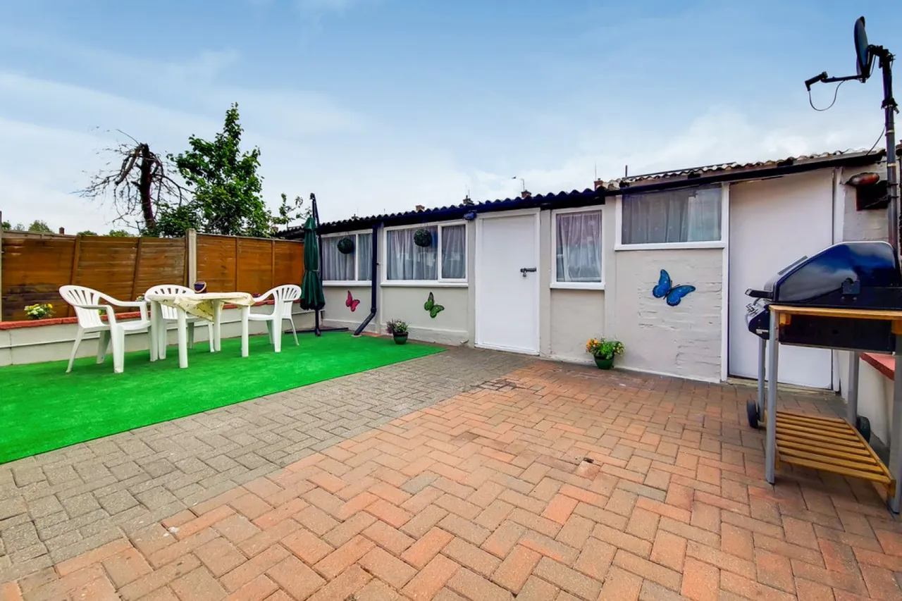 Sandy Lane, Mitcham, London, photo 8