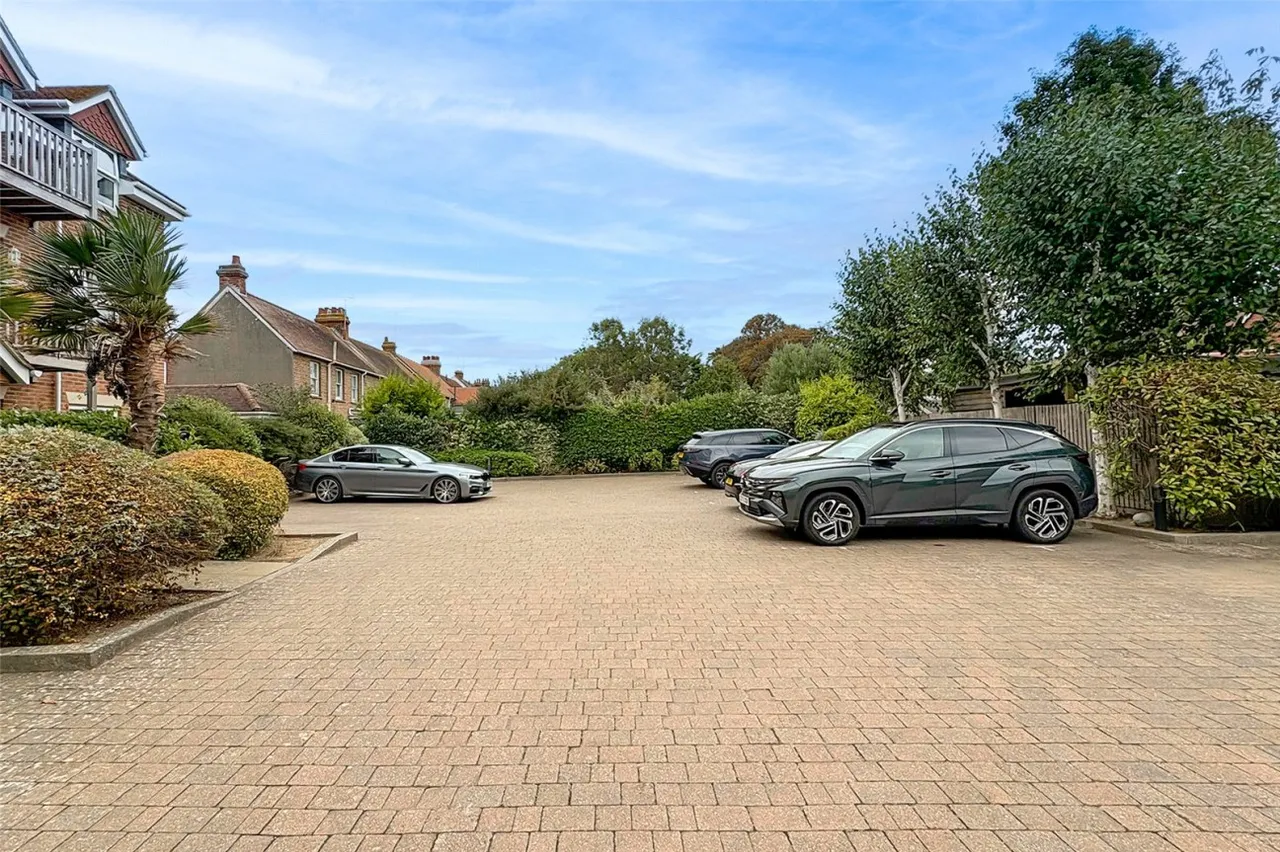 East Preston, Littlehampton, BN16, photo 4