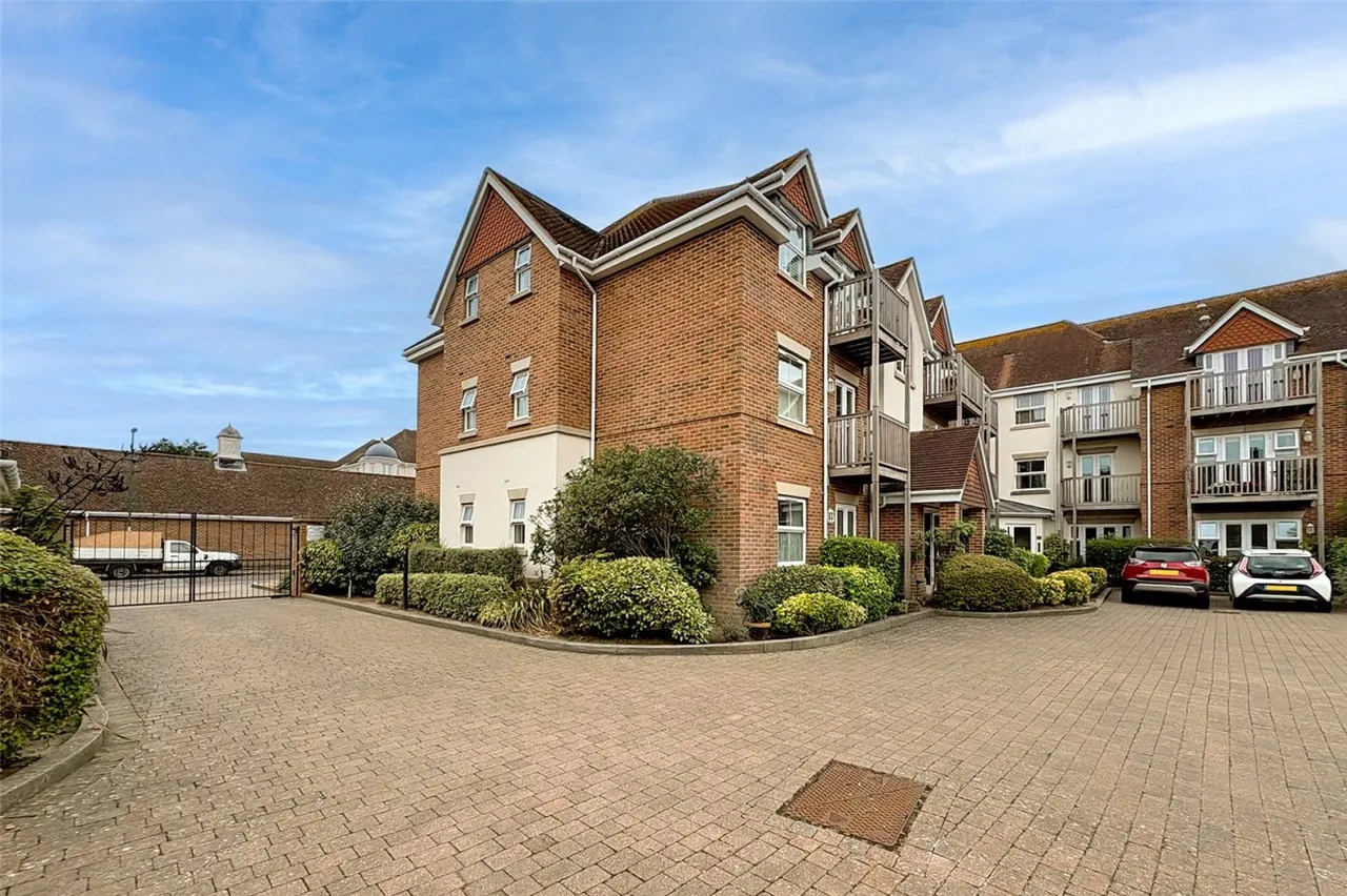 2 bed property for sale, East Preston, Littlehampton, BN16