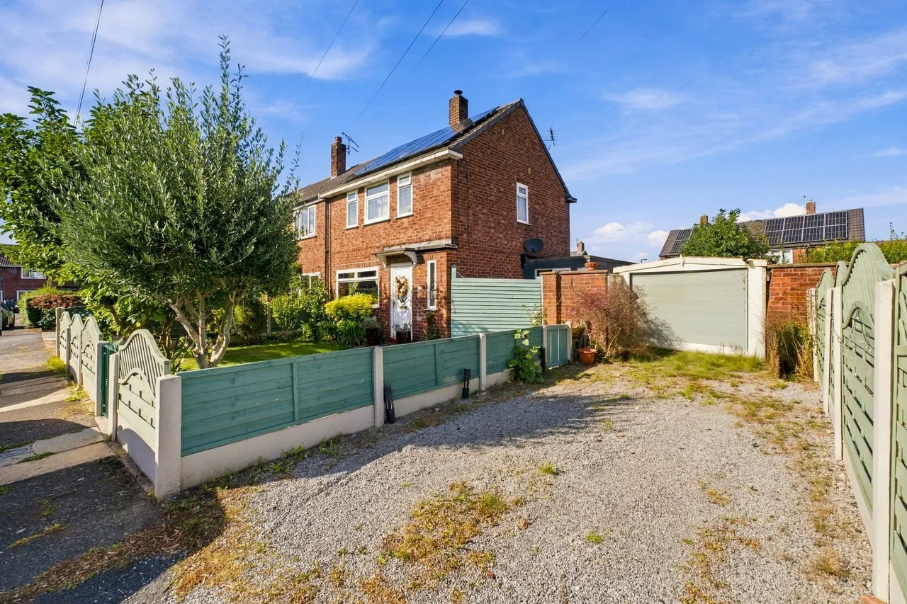 2 bed house for sale, Mere Close, Sale, M33