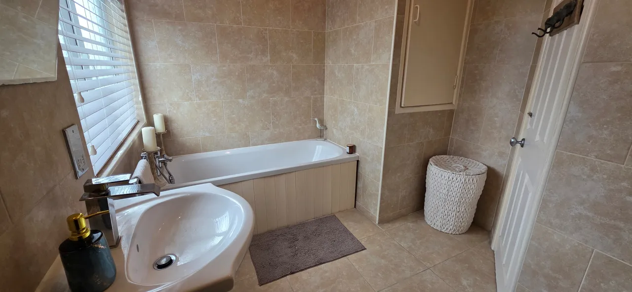 Ridge Crescent, Marple, SK6, photo 14
