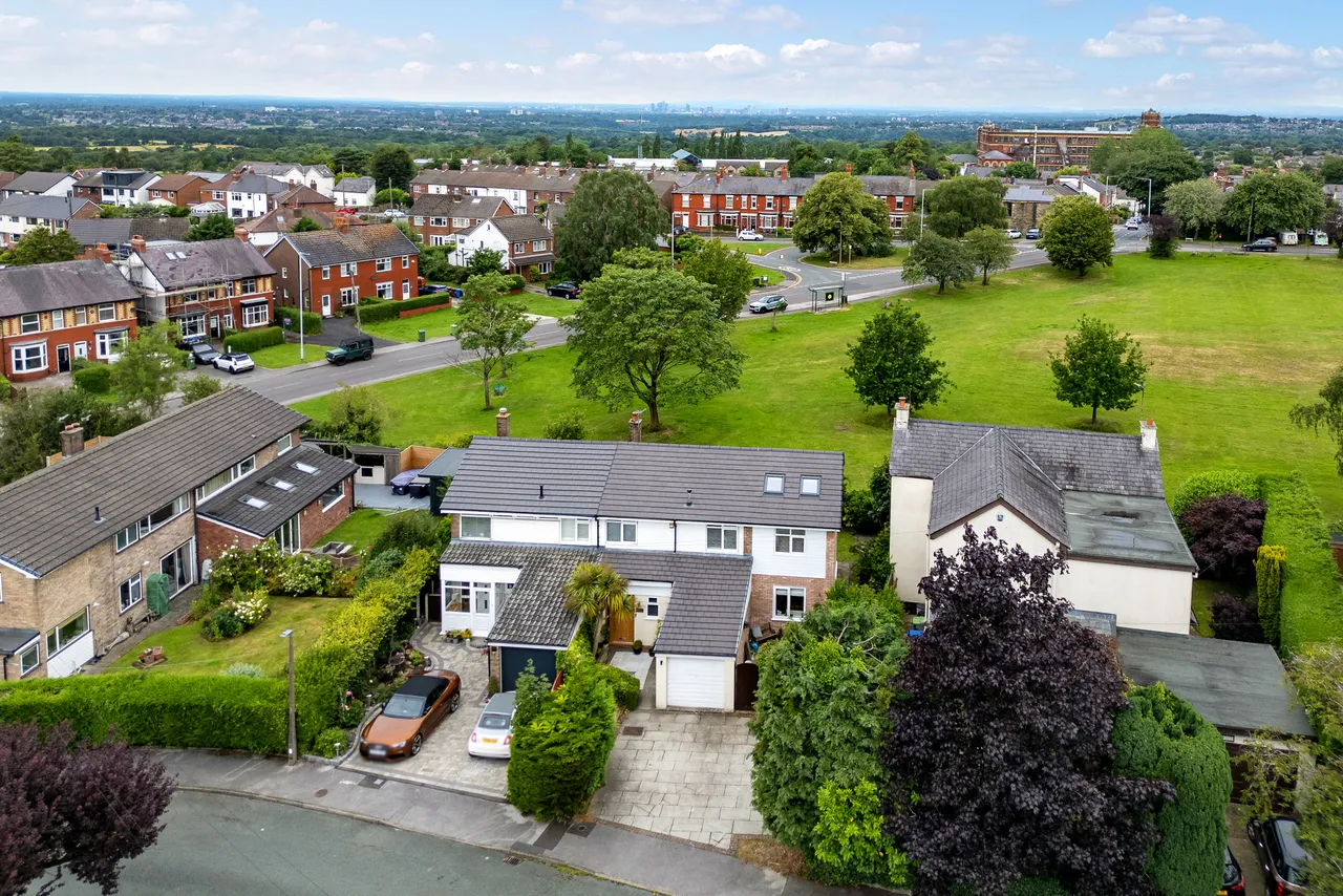 Ridge Crescent, Marple, SK6, photo 16