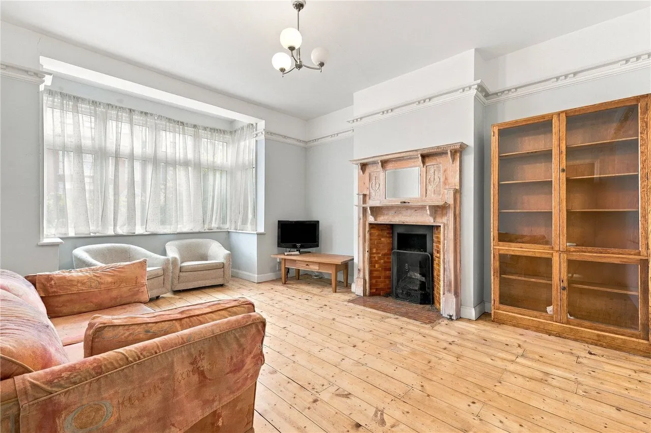 3 bed house for sale, Tooting Bec Road, London, SW17