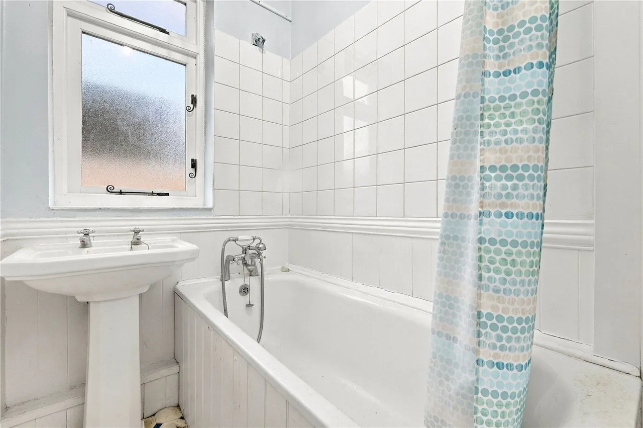 Tooting Bec Road, London, SW17, photo 6