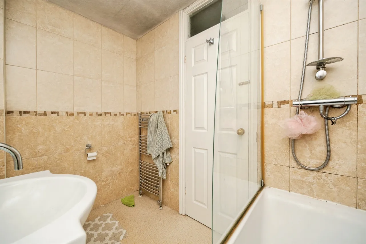 Pedmore Walk, Oldbury, B69, photo 15