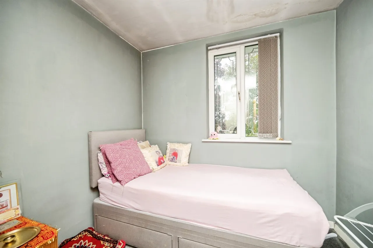 Pedmore Walk, Oldbury, B69, photo 12
