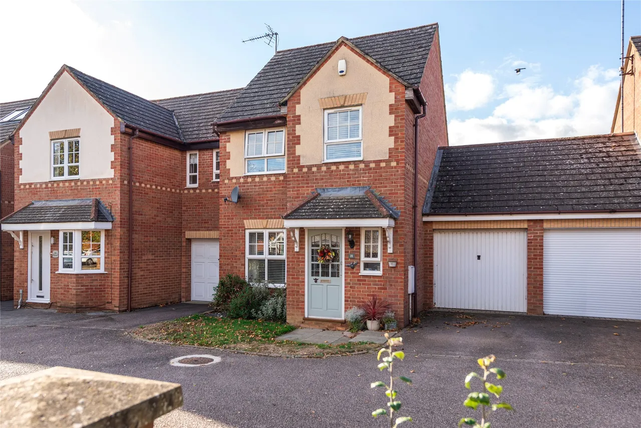 3 bed property for sale, Surtees Way, Towcester, NN12