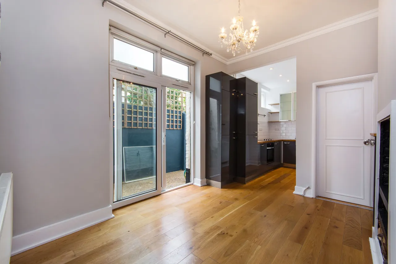 42 Chester Court, Lomond Grove, London, photo 6