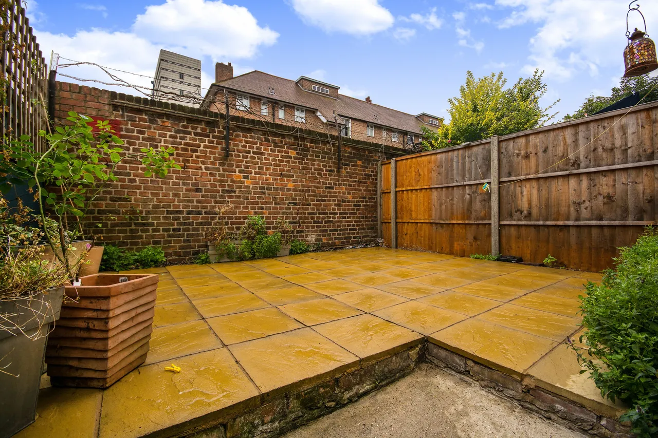 42 Chester Court, Lomond Grove, London, photo 5