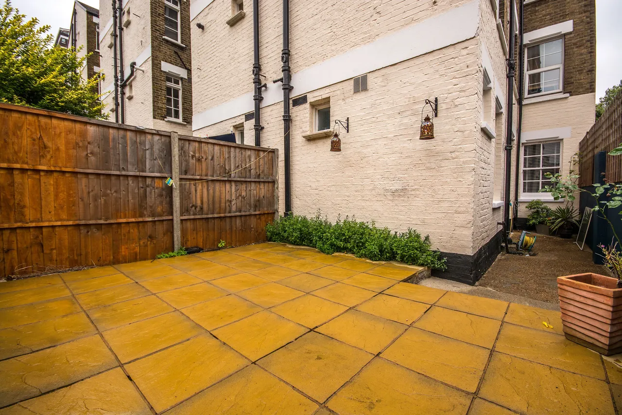 42 Chester Court, Lomond Grove, London, photo 8