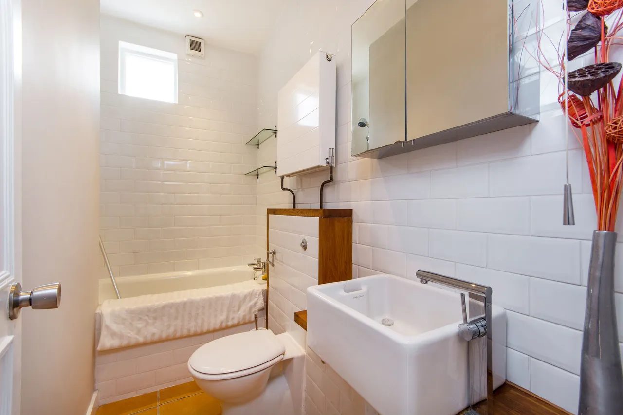 42 Chester Court, Lomond Grove, London, photo 9