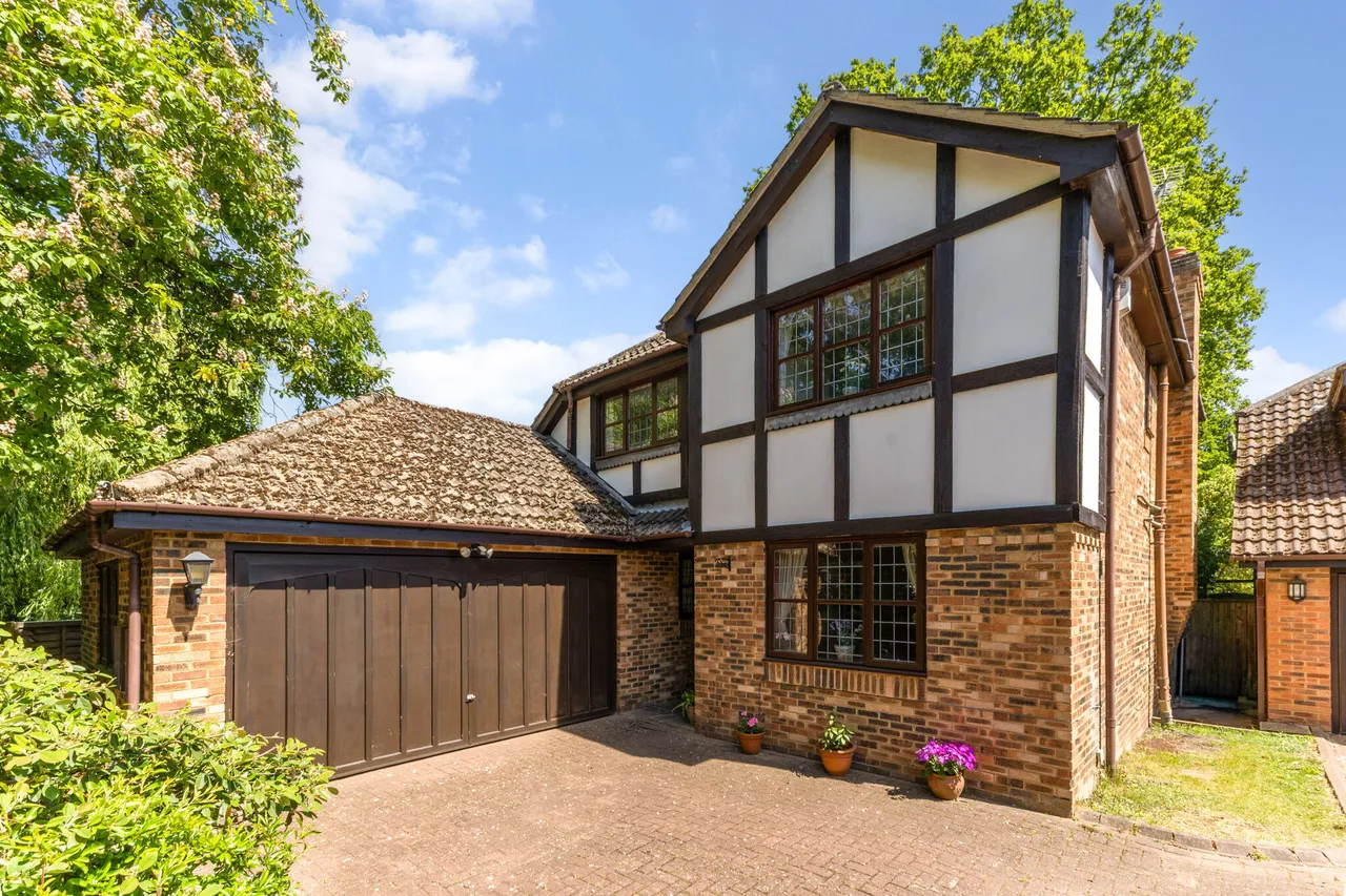 4 bed house for sale — Hatch Lane, Windsor, SL4
