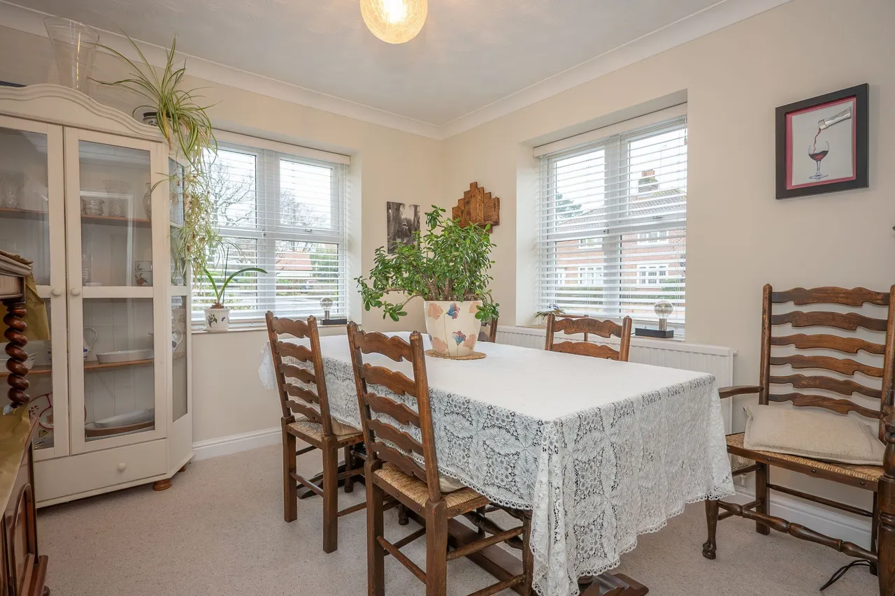 Modern Detached Home Close to Holt To, photo 4