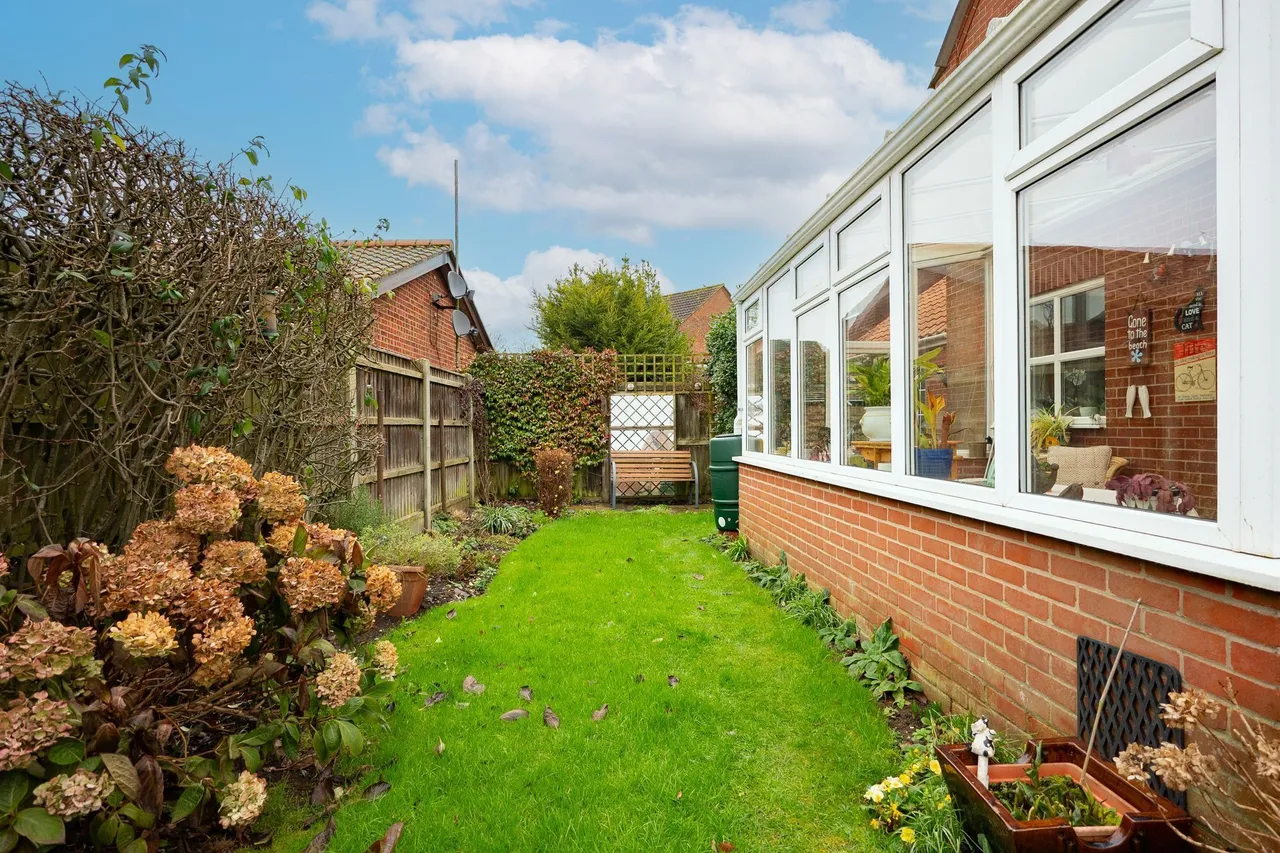 Modern Detached Home Close to Holt To, photo 12