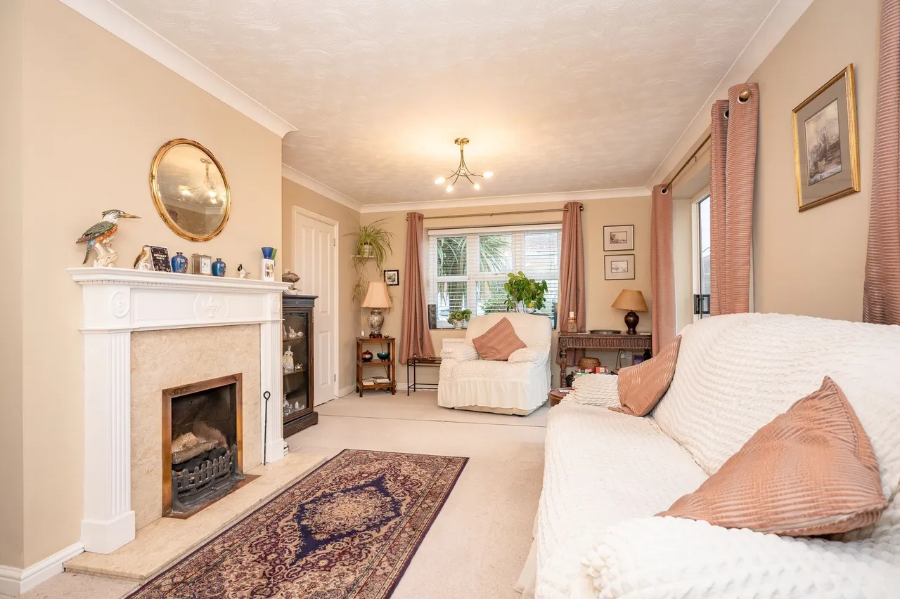 Modern Detached Home Close to Holt To, photo 6