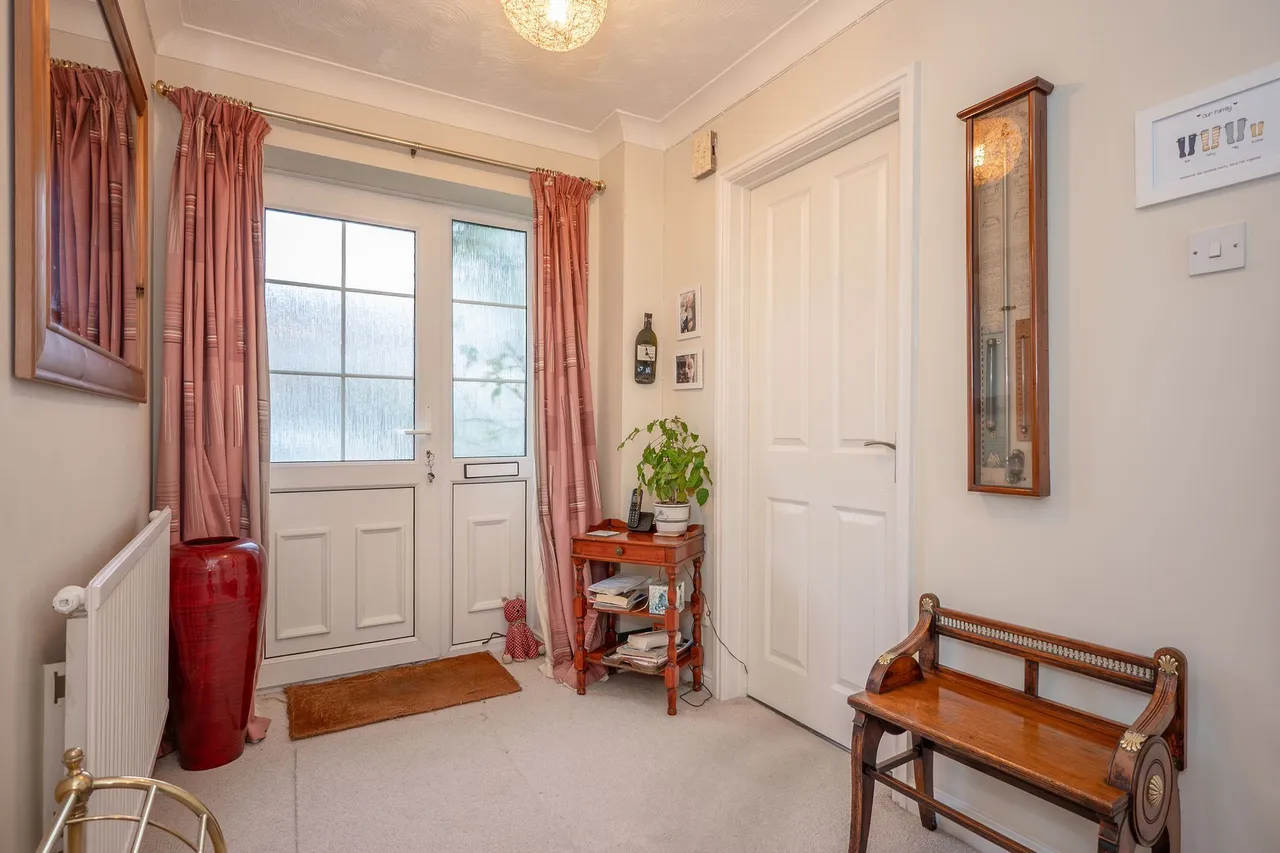 Modern Detached Home Close to Holt To, photo 5