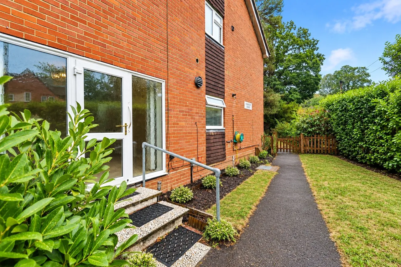 Park Road, Woking, GU22, photo 10