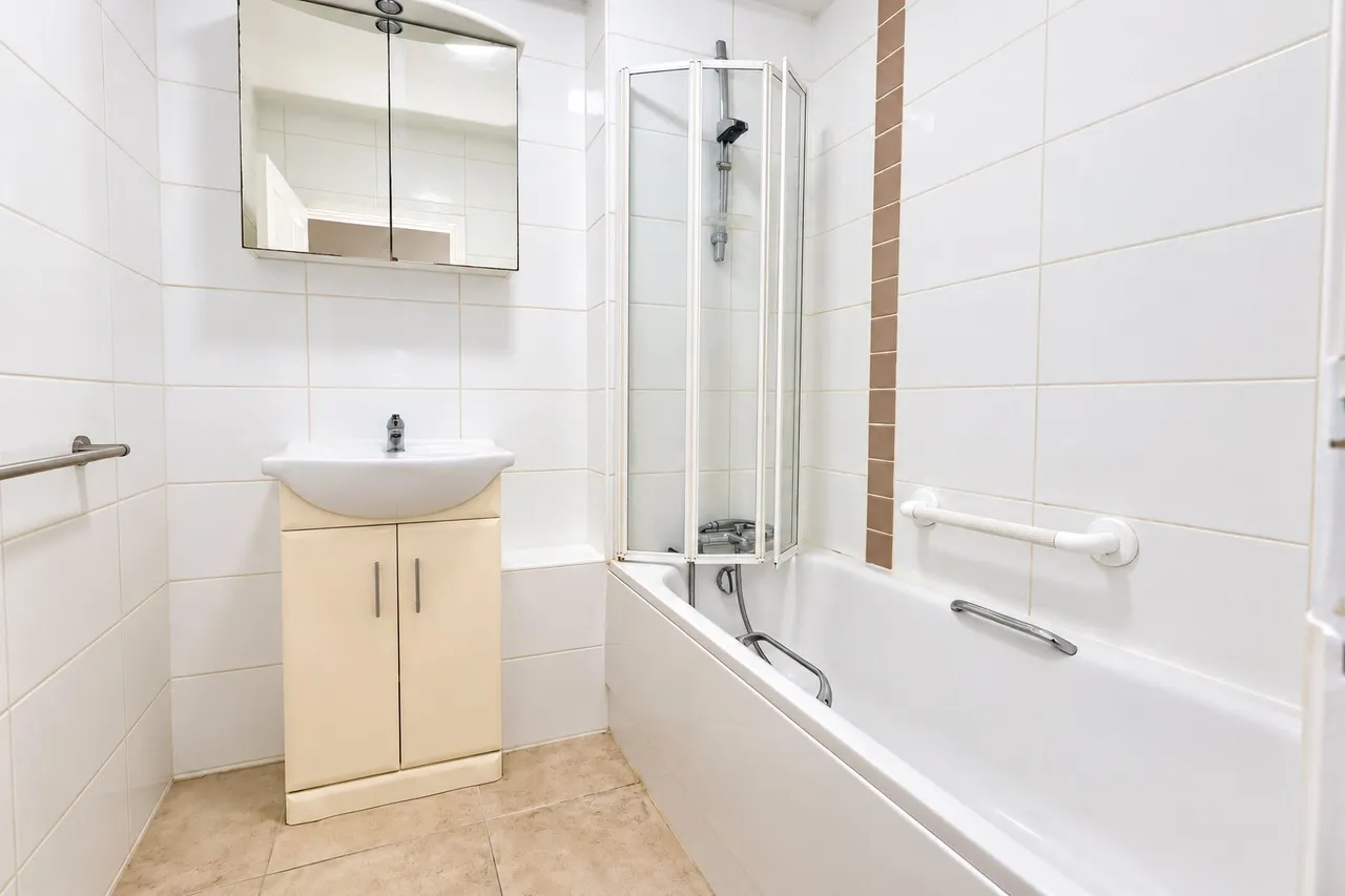Park Road, Woking, GU22, photo 7