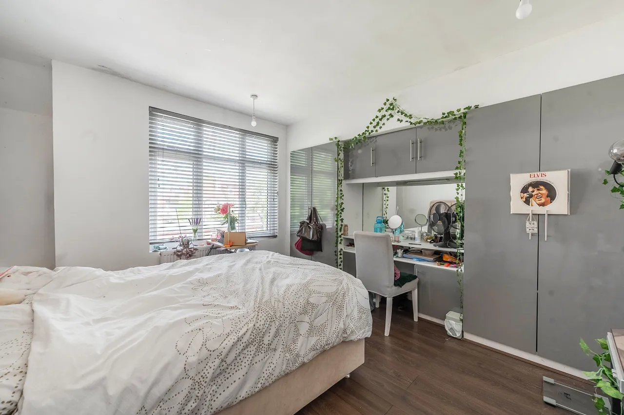 18 Hillcroft Crescent, Wembley, photo 4