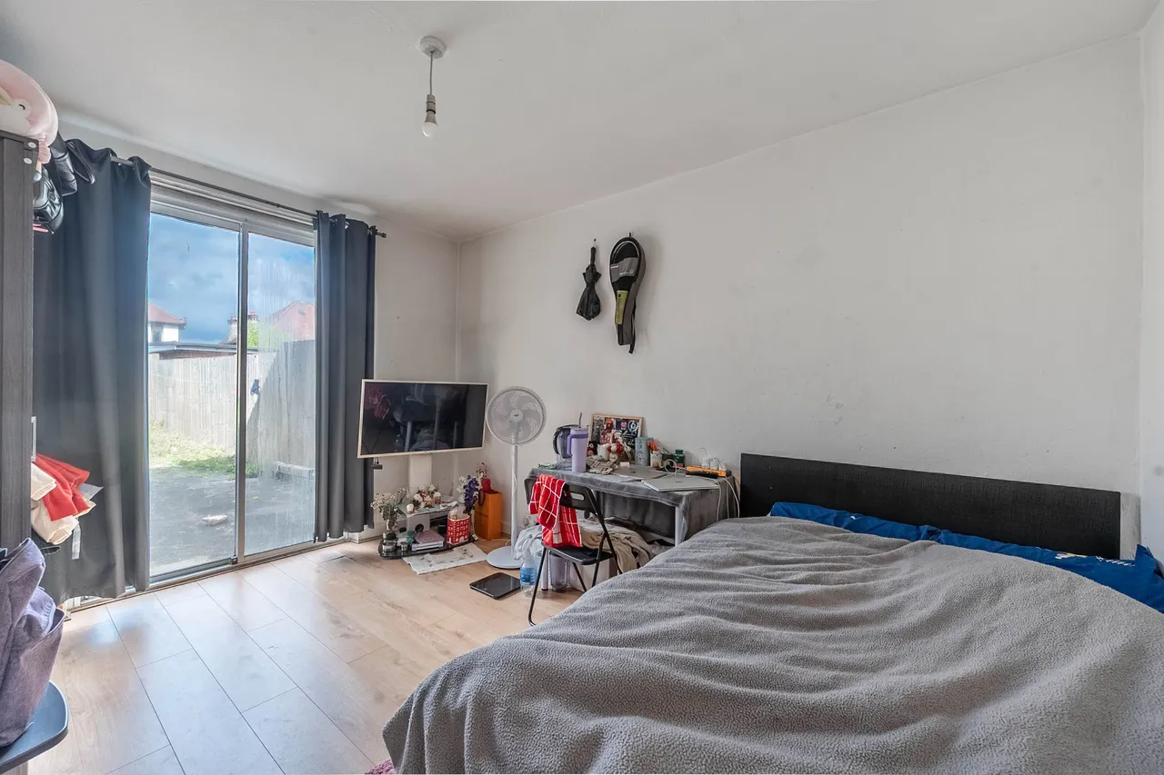 18 Hillcroft Crescent, Wembley, photo 9