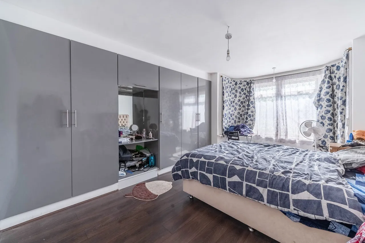 18 Hillcroft Crescent, Wembley, photo 8