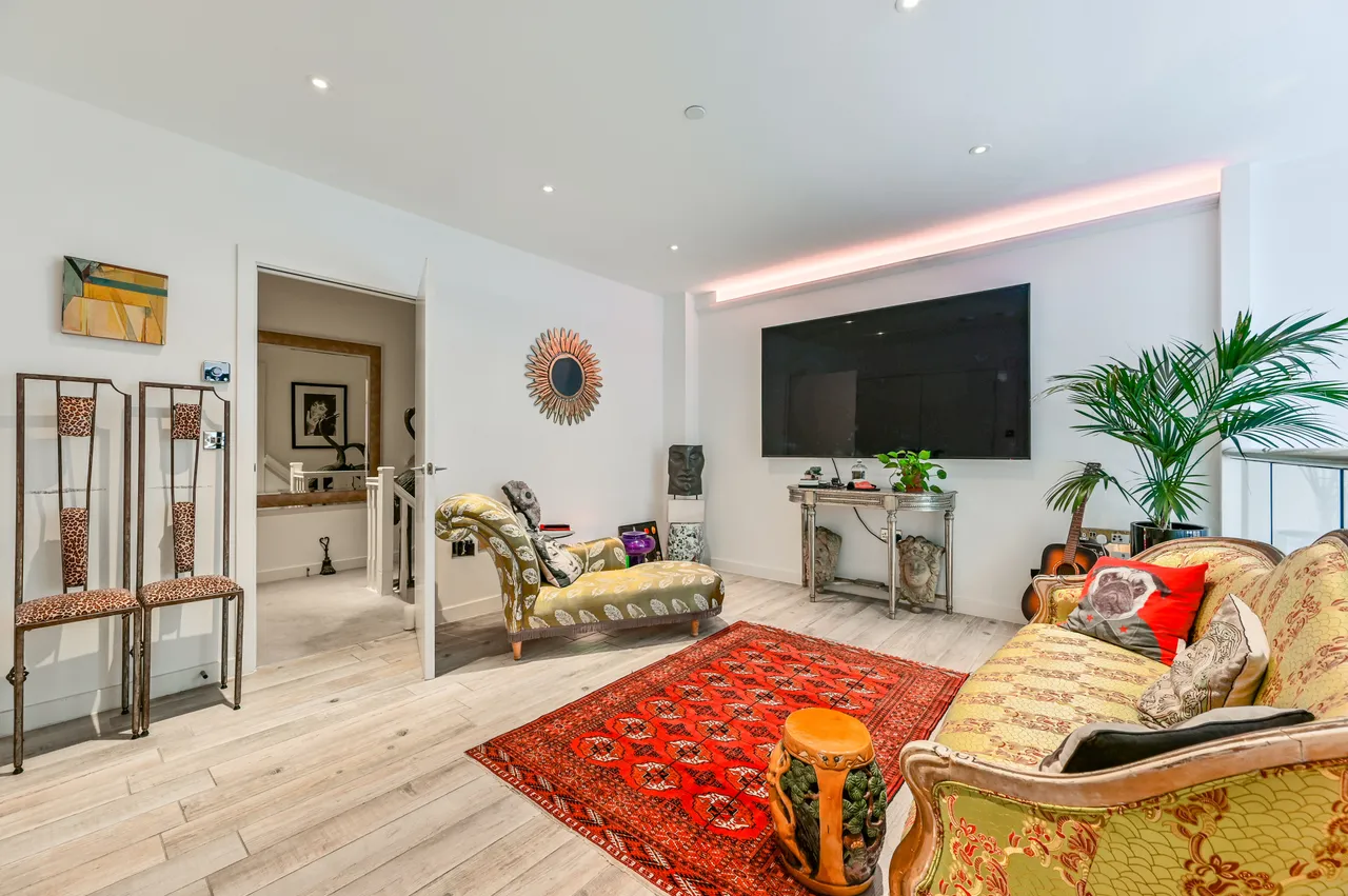 105c Camden Mews, London, photo 2