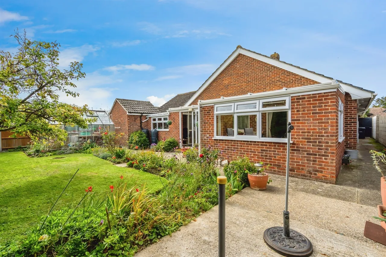 Coronation Road, Hayling Island, photo 6