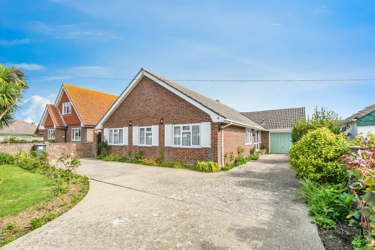 5 bed house for sale — Coronation Road, Hayling Island