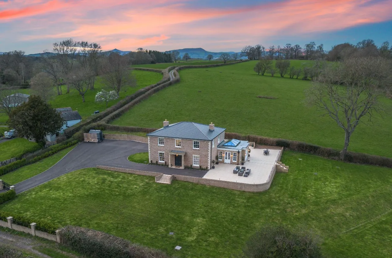 Raglan, Usk, NP15, photo 30