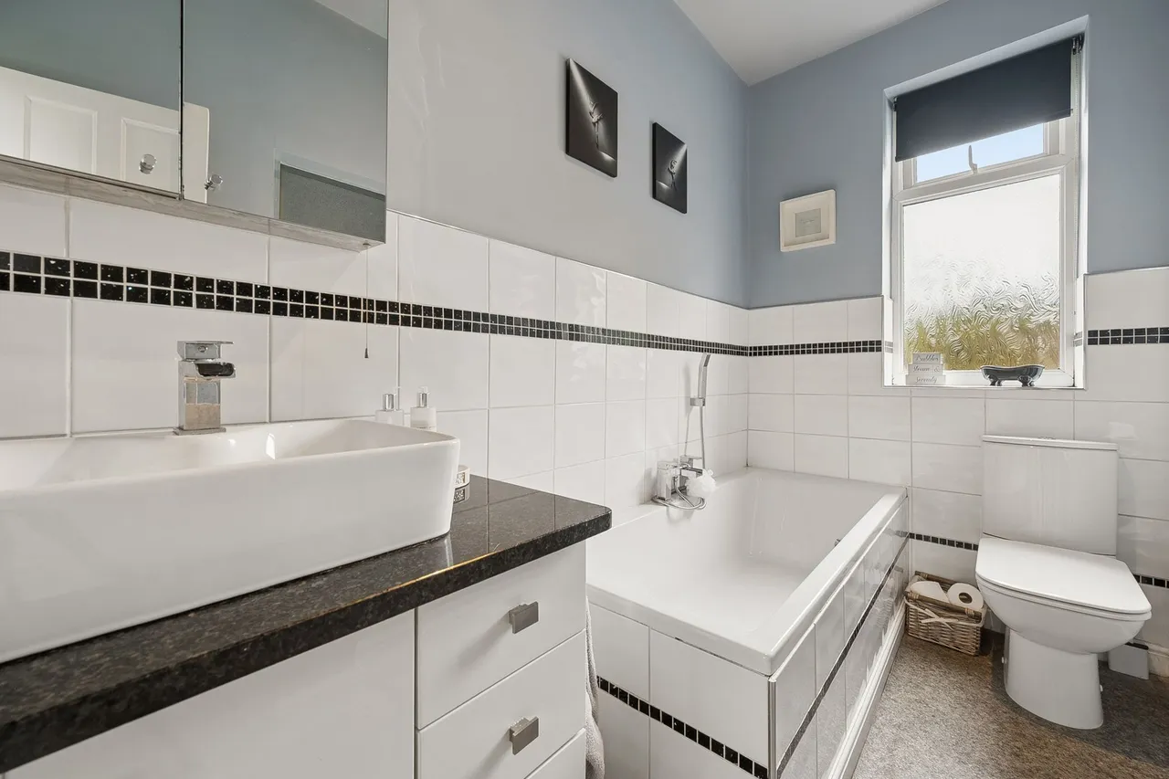 Netherfield Road, High Peak, photo 18