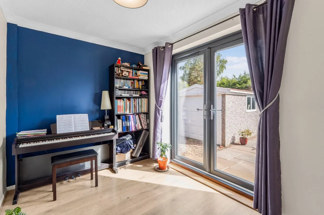 Red Hall Garth, Leeds, LS14, photo 21