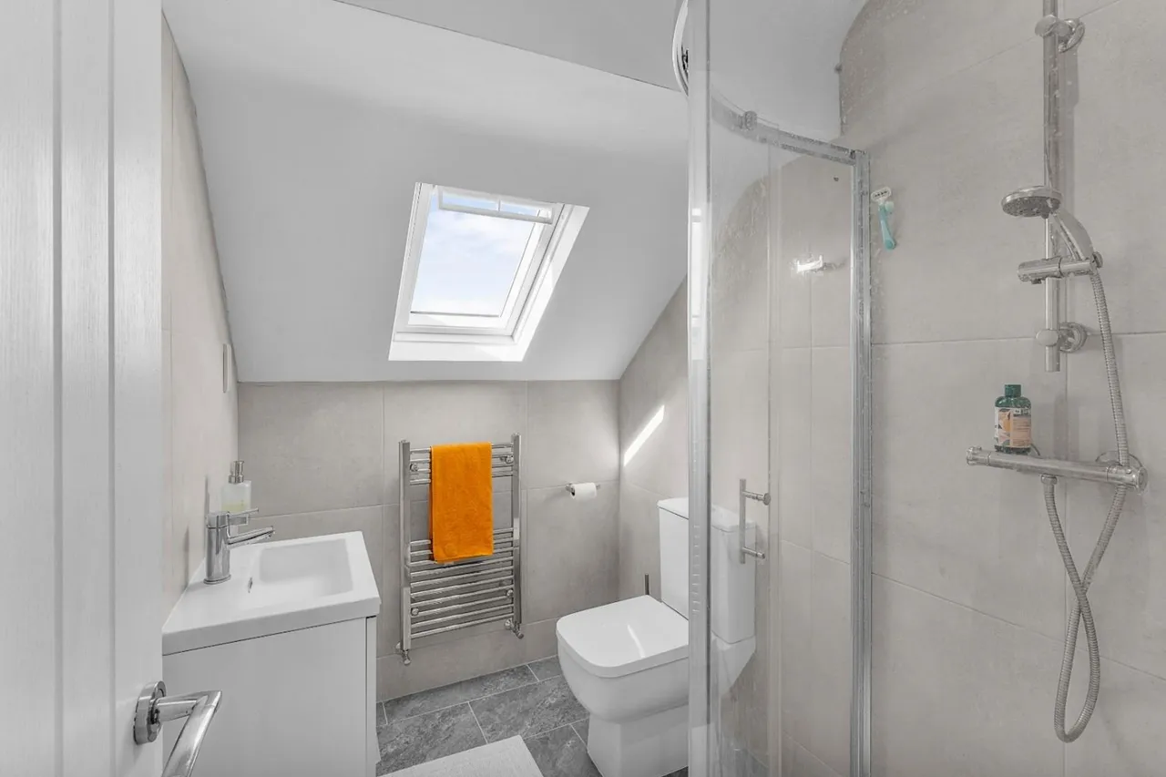 Red Hall Garth, Leeds, LS14, photo 6