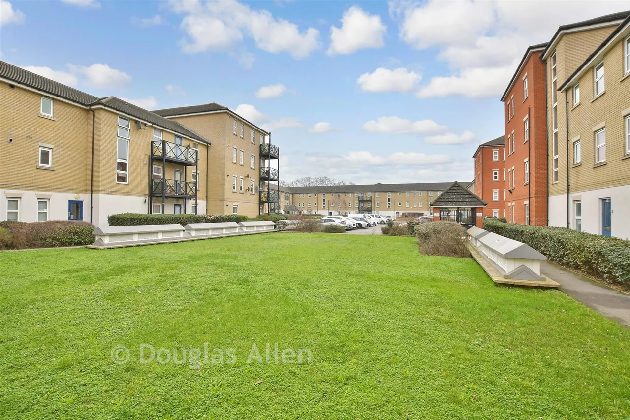 Glandford Way, Chadwell Heath, RM6, photo 5