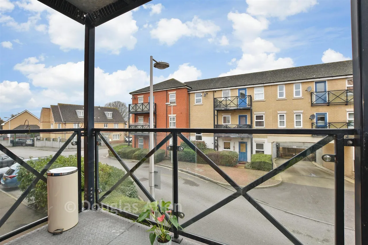 Glandford Way, Chadwell Heath, RM6, photo 2